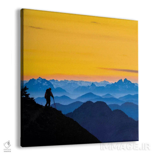 تابلو Washington State. A backpacker descending from the Skyline Divide at sunset.,کولهپشتی بهدوشی در حال پایین آمدن از اسکایلاین دیوایْد در غروب، واشنگتن اثر گری لوهِم - نمای پرسپکتیو محصول