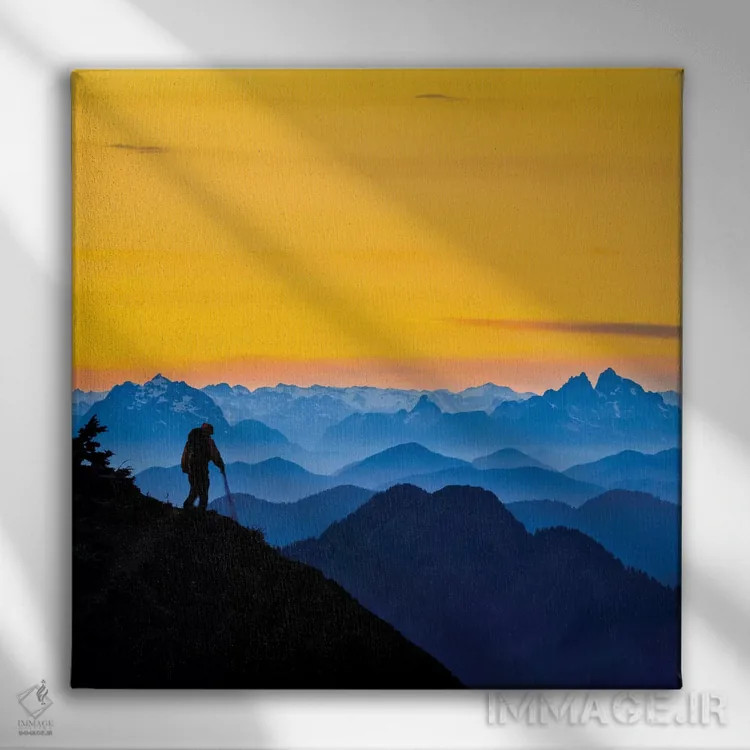 تابلو Washington State. A backpacker descending from the Skyline Divide at sunset.,کولهپشتی بهدوشی در حال پایین آمدن از اسکایلاین دیوایْد در غروب، واشنگتن اثر گری لوهِم - نمای روبهرو روی دیوار