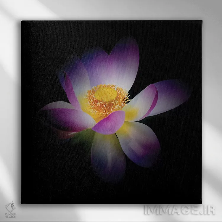 تابلو تولد دوبارهٔ نیلوفر درخشان اثر جورج اوزه - نمای روبهرو روی دیوار