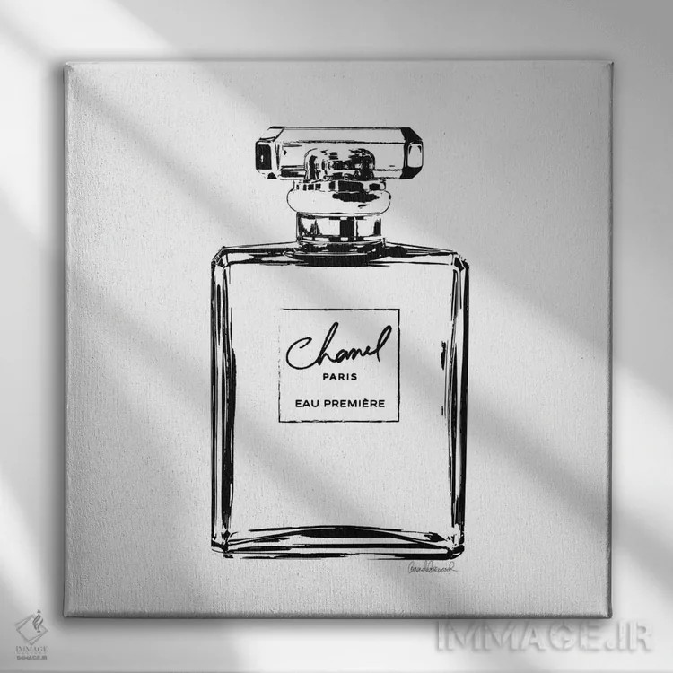 تابلو بطری عطر مشکی اثر آماندا گرینوود - نمای روبهرو روی دیوار