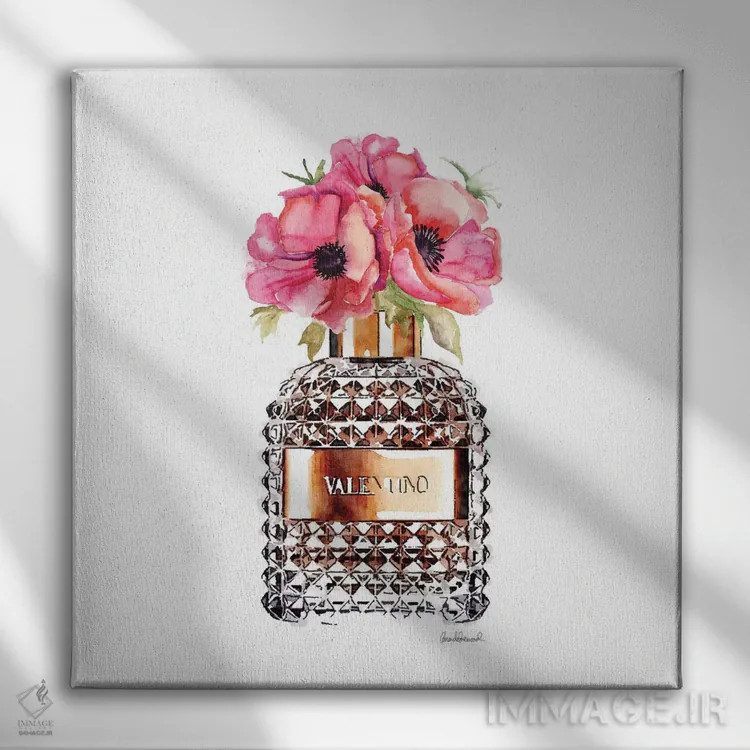 تابلو بطری عطر با شقایقهای قرمز اثر آماندا گرینوود - نمای روبهرو روی دیوار