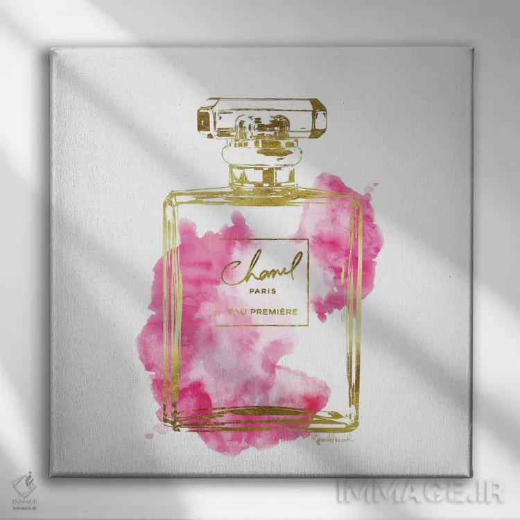 تابلو بطری عطر طلایی و صورتی درخشان اثر آماندا گرینوود - نمای روبهرو روی دیوار