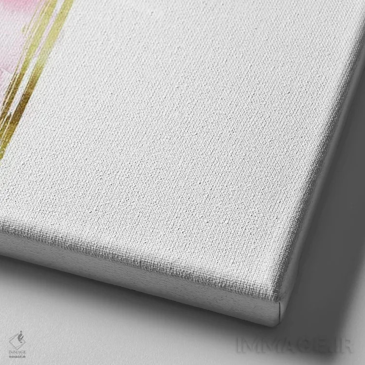 تابلو بطری عطر طلایی و صورتی با گل صدتومانی صورتی اثر آماندا گرینوود - نمای نزدیک بافت بوم