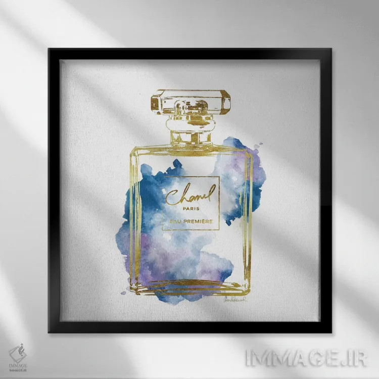 تابلو بطری عطر طلایی و آبی اثر آماندا گرینوود - نمای قابدار مشکی