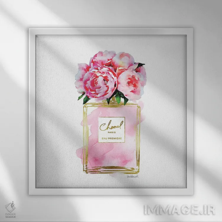 تابلو بطری عطر طلایی و صورتی با گل صدتومانی صورتی اثر آماندا گرینوود - نمای قابدار سفید