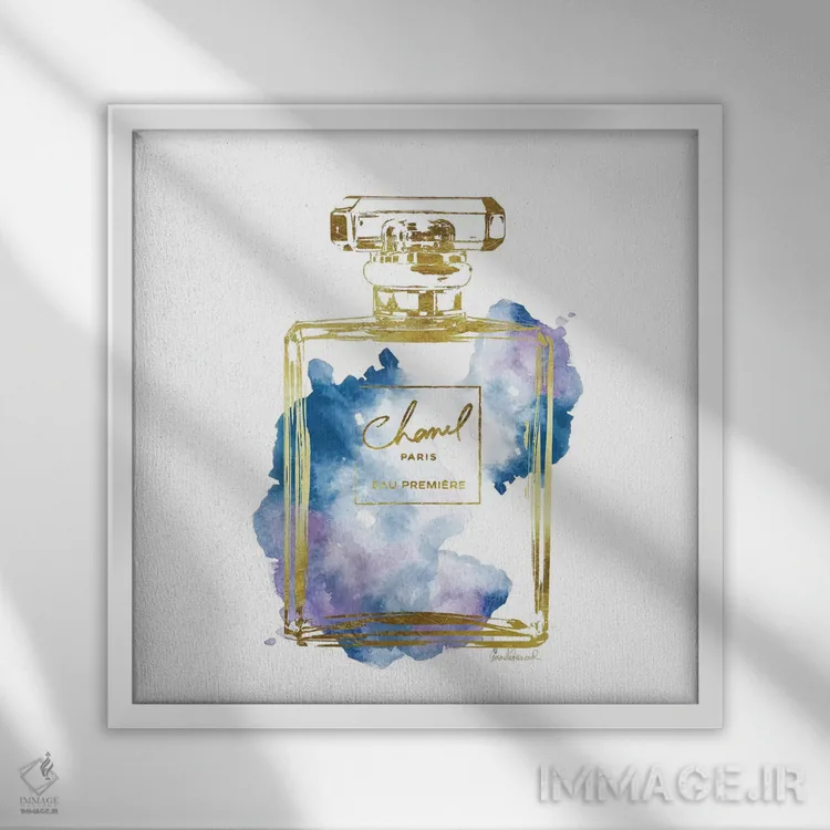 تابلو بطری عطر طلایی و آبی اثر آماندا گرینوود - نمای قابدار سفید