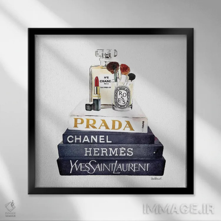 تابلو دستهای کتاب فشن با لوازم آرایش II اثر آماندا گرینوود - نمای قابدار مشکی