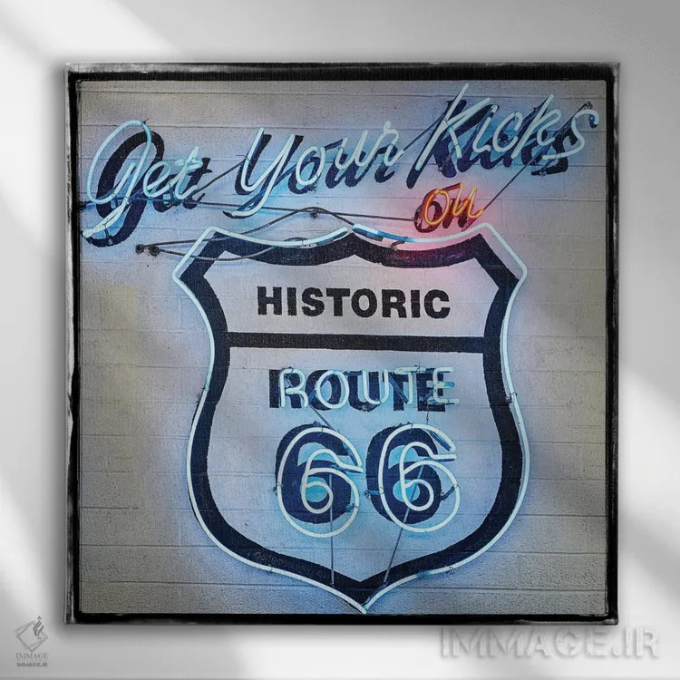 تابلو لذتت را ببر (اصطلاح عامیانه) اثر گرافیتی استودیوها (استودیوی طراحی و چاپ) - نمای روبهرو روی دیوار