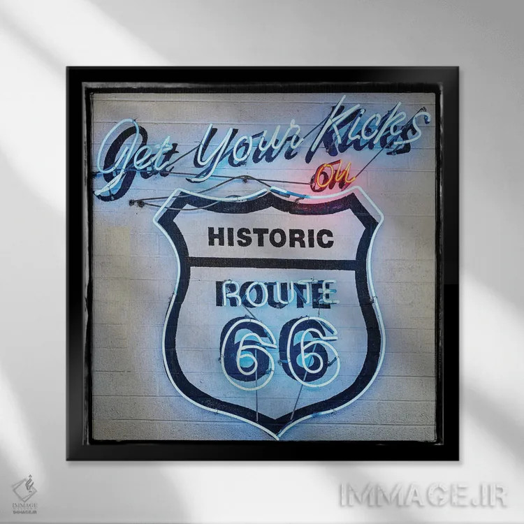 تابلو لذتت را ببر (اصطلاح عامیانه) اثر گرافیتی استودیوها (استودیوی طراحی و چاپ) - نمای قابدار مشکی