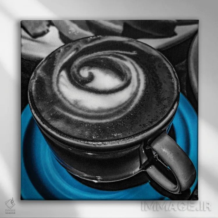 تابلو گرداب آبی لاته (نوشیدنی) اثر هایدی بنون - نمای روبهرو روی دیوار