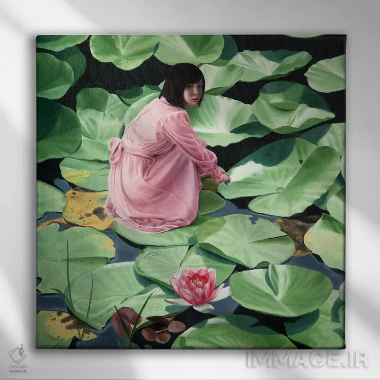تابلو دوشیزه روی نیلوفر اثر تاکاهیرو هیربایاشی - نمای روبهرو روی دیوار