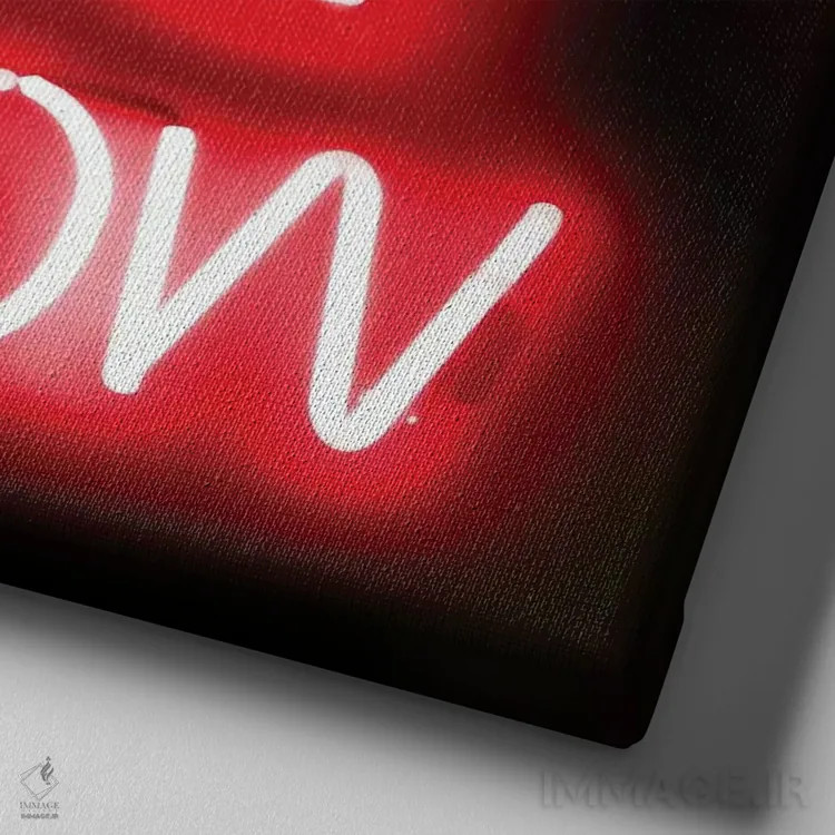 تابلو نئون تنها چیزی که داریم اکنون است قرمز روی مشکی اثر هیلی کار - نمای نزدیک بافت بوم