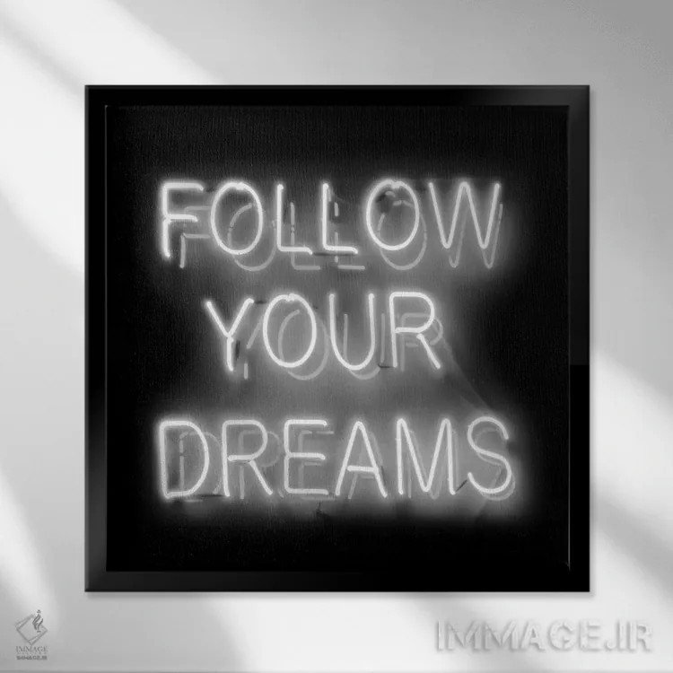 تابلو نئون دنبال رؤیاهایت برو سفید روی مشکی اثر هیلی کار - نمای قابدار مشکی