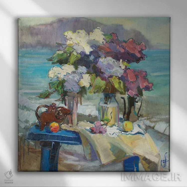 تابلو یاس بنفش کنار دریا اثر کنتس آرت (هنرمند یا استودیو) - نمای روبهرو روی دیوار