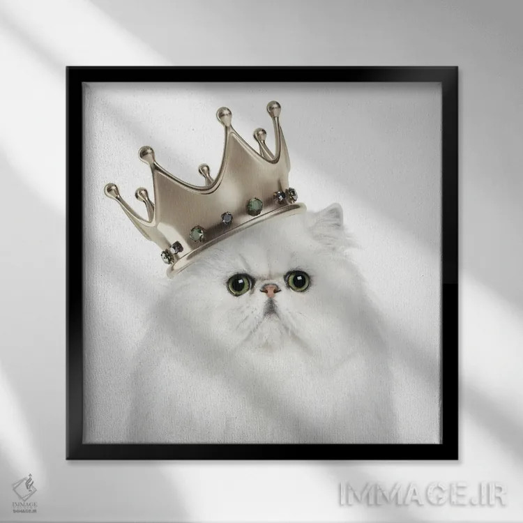 تابلو ملکه گربهای اثر هدر گری - نمای قابدار مشکی