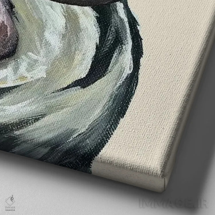 تابلو سارج خوک با عینک روی کرم اثر هیپی هاوند استودیوز (استودیو هنری) - نمای نزدیک بافت بوم