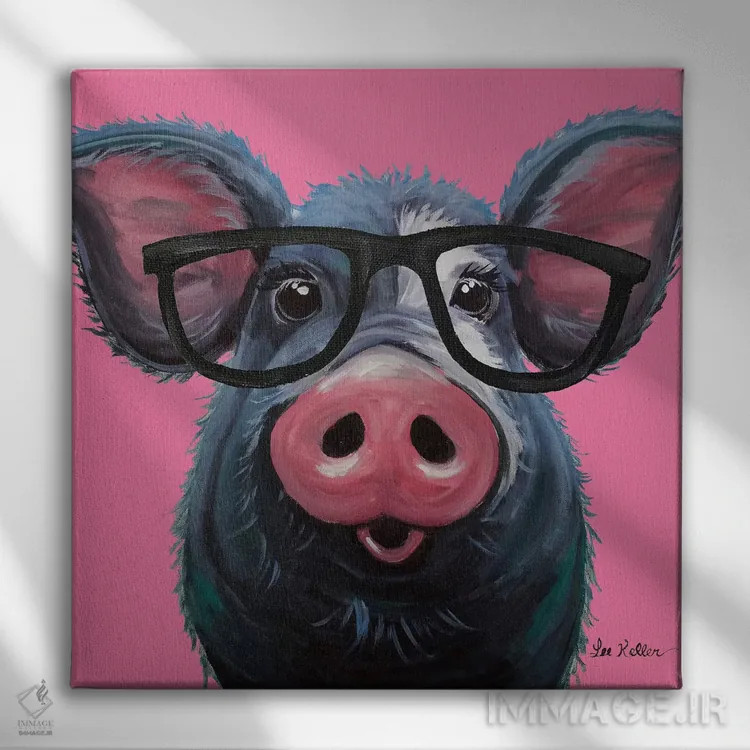 تابلو لولو خوک با عینک روی صورتی اثر هیپی هاوند استودیوز (استودیو هنری) - نمای روبهرو روی دیوار