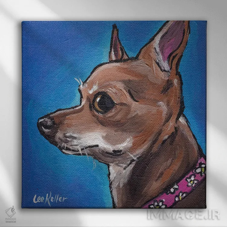 تابلو چیواوا روی زمینه آبی اثر هیپی هاوند استودیوز (استودیو هنری) - نمای روبهرو روی دیوار