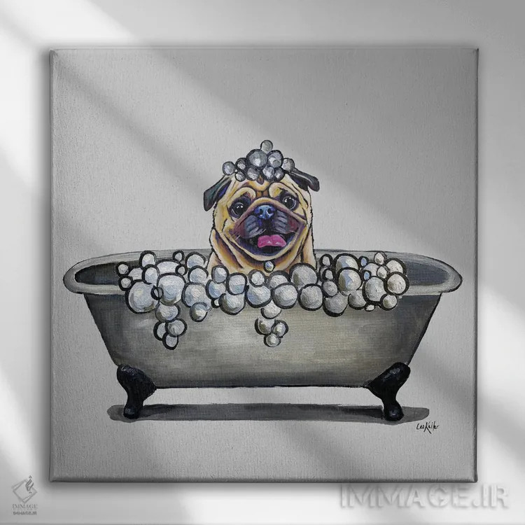 تابلو Pug In Bathtub,سری سگها در وان، پاگ در وان حمام اثر هیپی هاوند استودیوز (استودیو هنری) - نمای روبهرو روی دیوار