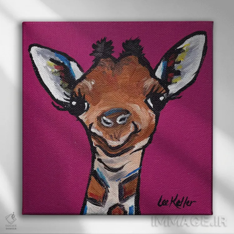 تابلو زرافهٔ تاینی (زرافه کوچک) اثر هیپی هاوند استودیوز (استودیو هنری) - نمای روبهرو روی دیوار