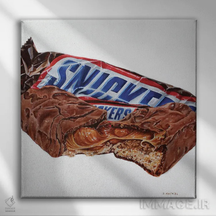 تابلو کاملاً دیوانه (واژهبازی با فندق) اثر هانا کاچینیل - نمای روبهرو روی دیوار