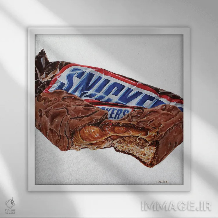 تابلو کاملاً دیوانه (واژهبازی با فندق) اثر هانا کاچینیل - نمای قابدار سفید