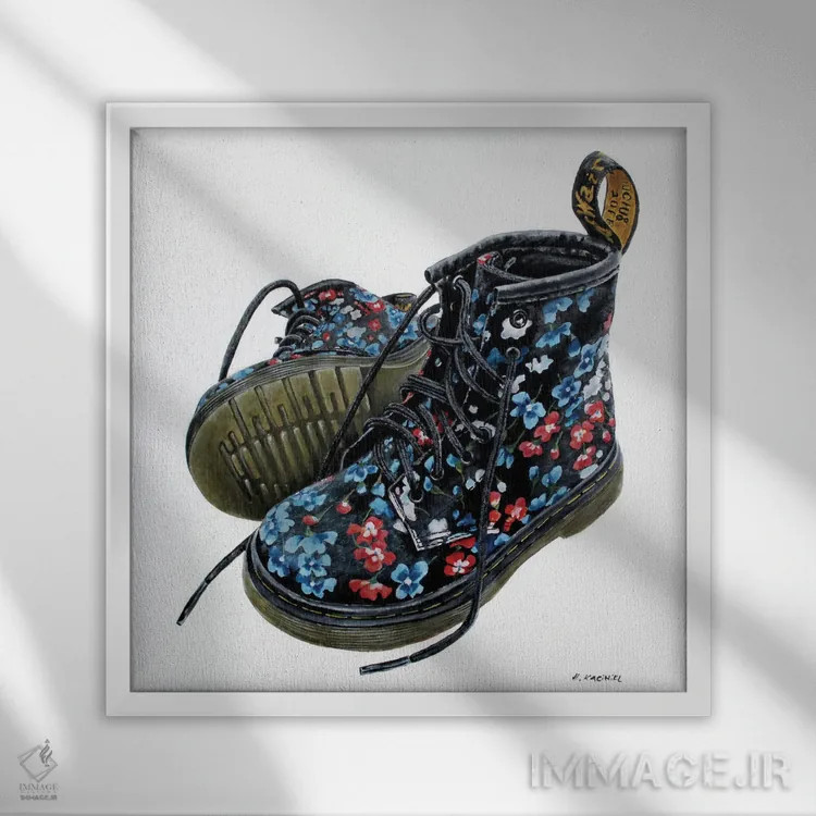 تابلو لباس فلوایر (برند/واژهسازی) اثر هانا کاچینیل - نمای قابدار سفید