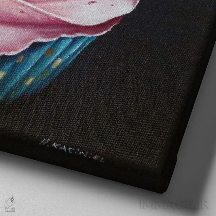 تابلو کاپکیک توتفرنگی اثر هانا کاچینیل - نمای نزدیک بافت بوم