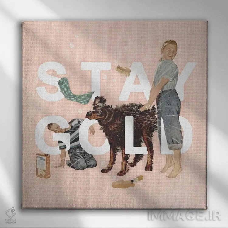 تابلو طلایی بمان اثر هدر لندیس - نمای روبهرو روی دیوار