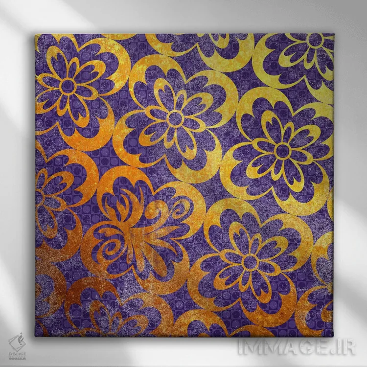 تابلو تزیینات گلدار طلایی با نقشهای بنفش اثر فایو بای فایو کالکتیو - نمای روبهرو روی دیوار