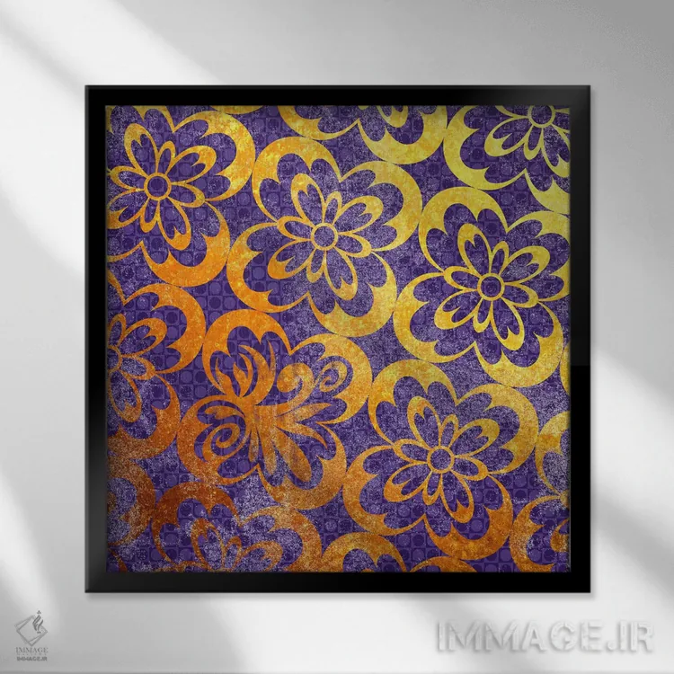تابلو تزیینات گلدار طلایی با نقشهای بنفش اثر فایو بای فایو کالکتیو - نمای قابدار مشکی