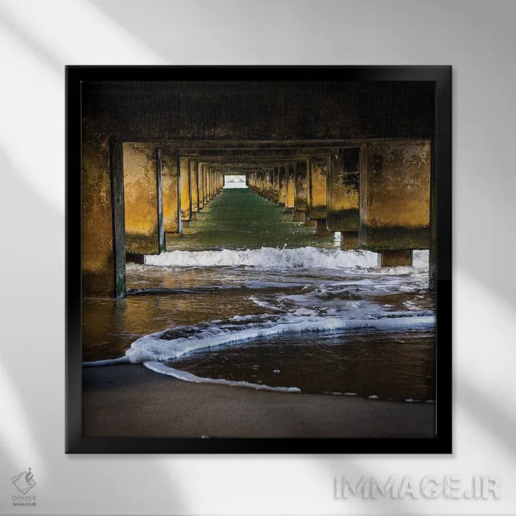 تابلو زیر اسکله اثر هدر رابرسون - نمای قابدار مشکی