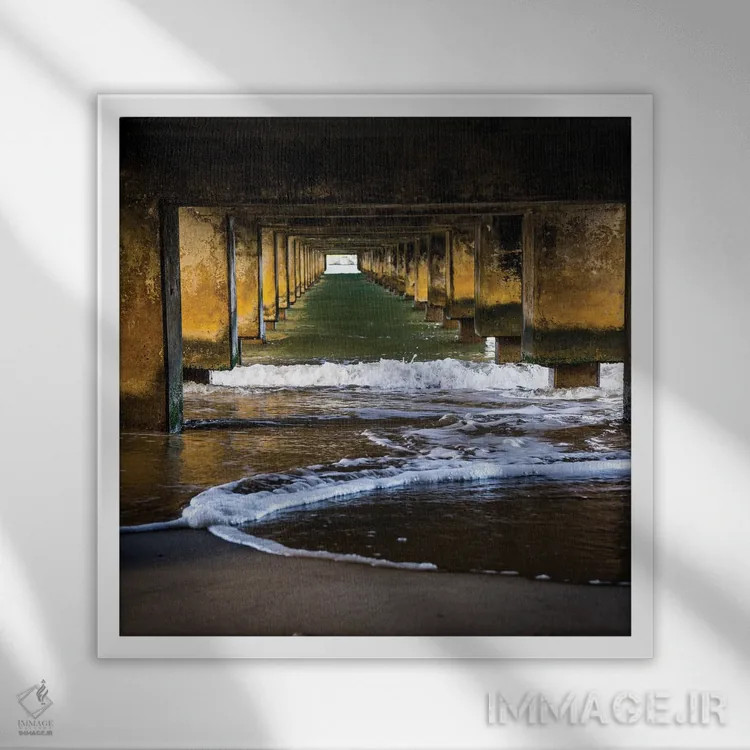 تابلو زیر اسکله اثر هدر رابرسون - نمای قابدار سفید