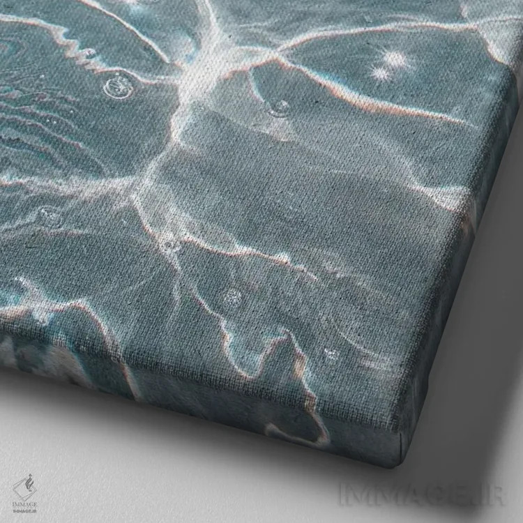 تابلو آب زلال دریای کریستالی اثر هنریکه شنک - نمای نزدیک بافت بوم