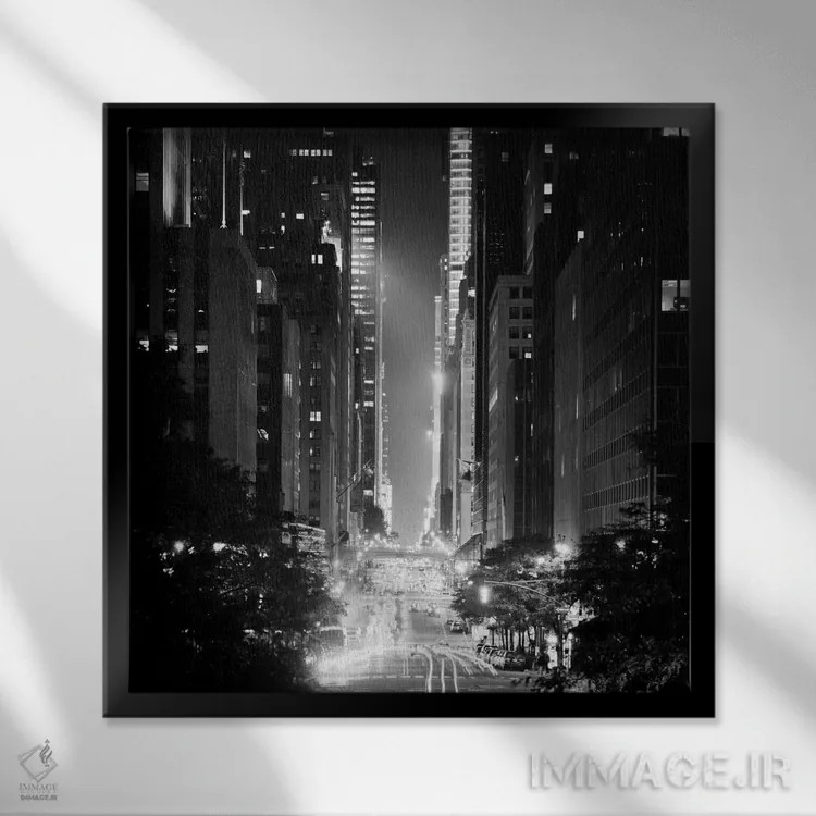 تابلو خیابان چهل و دوم (نیویورک) اثر آدام گارلیک - نمای قابدار مشکی