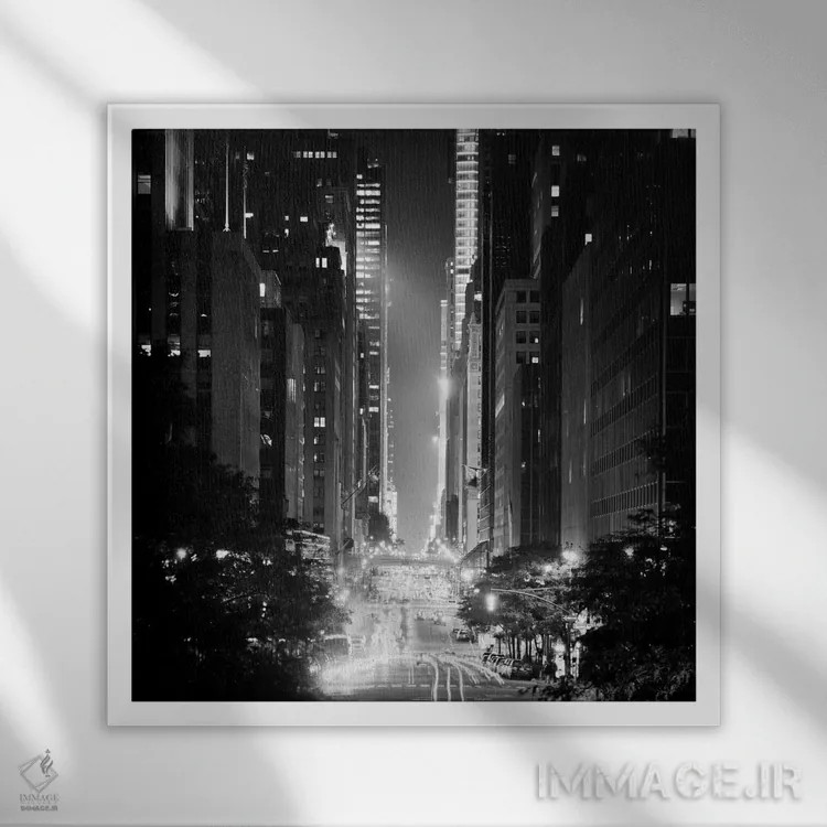 تابلو خیابان چهل و دوم (نیویورک) اثر آدام گارلیک - نمای قابدار سفید