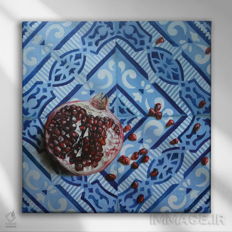 تابلو انار روی کاشیها اثر ایلاریا کاپوتو - نمای روبهرو روی دیوار