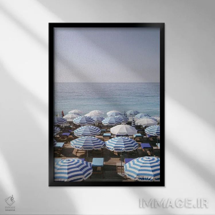 تابلو راهراههای دریای ریویرا فرانسه اثر کارینا اوکولا - نمای قابدار مشکی
