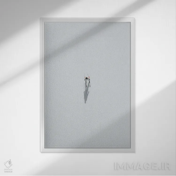 تابلو فضانورد اثر آندریا کاروزو - نمای قابدار سفید