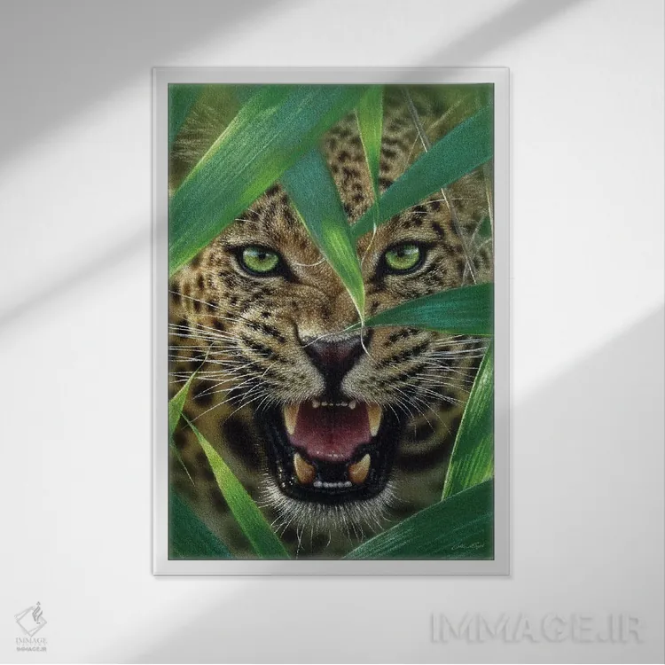 تابلو کمین جگوار (عمودی) اثر کالین بوگل - نمای قابدار سفید