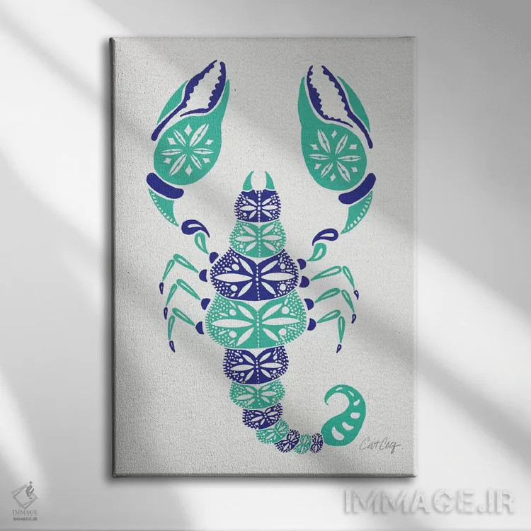 تابلو عقرب فیروزهای آبی اثر کت کوکیلت - نمای روبهرو روی دیوار