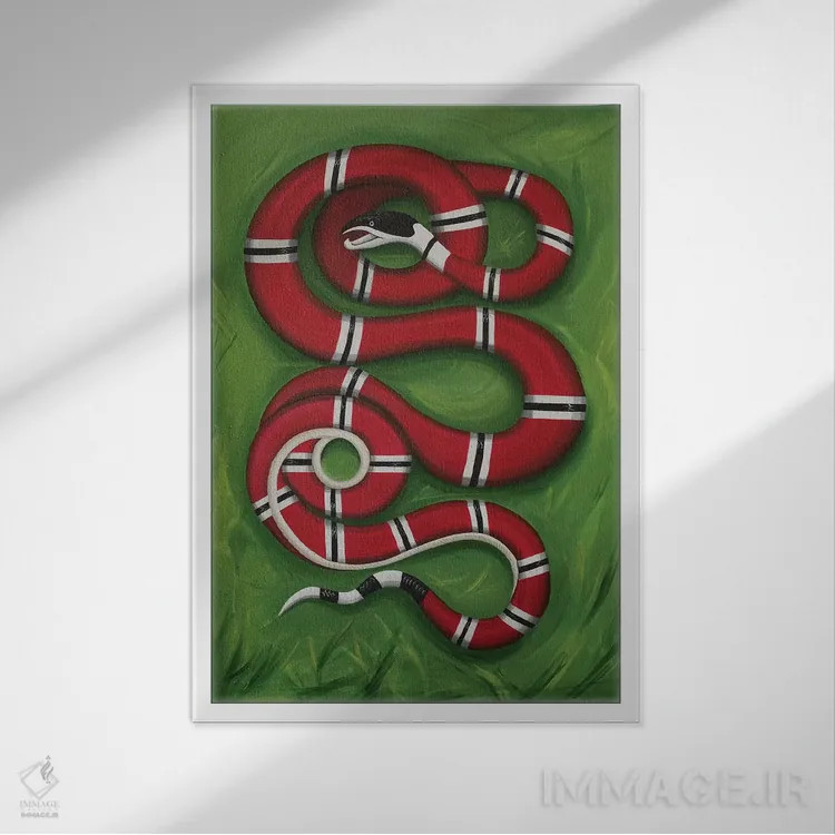 تابلو مار روی چمن اثر سیسی گیدی - نمای قابدار سفید