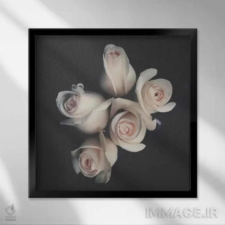 تابلو رزها اثر اینگرید بدوز - نمای قابدار مشکی