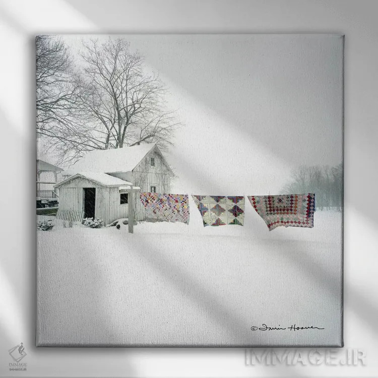 تابلو پتوی چهلتکه در برف اثر اروین هوور - نمای روبهرو روی دیوار