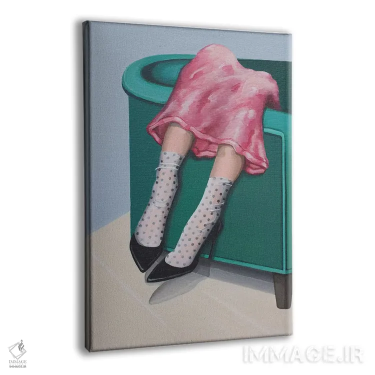 تابلو دکوراتیو دختر با جوراب خال خالی و کفش پاشنه بلند مشکی اثر سیسی گیدی - نمای پرسپکتیو محصول