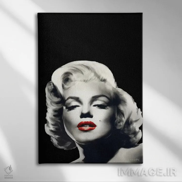 تابلو دکوراتیو مرلین لب سرخ با لباس مشکی اثر کریس کنسانی - نمای روبهرو روی دیوار