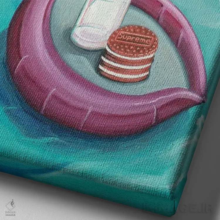 تابلو دکوراتیو کلوچه های اوریو سوپریم روی آب استخر شناور اثر سیسی گیدی - نمای نزدیک بافت بوم