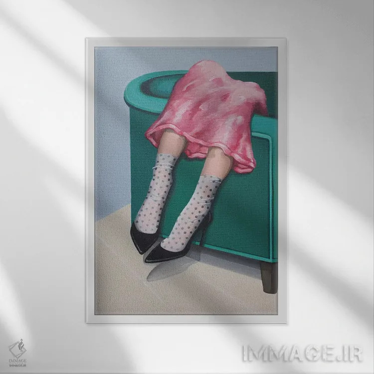 تابلو دکوراتیو دختر با جوراب خال خالی و کفش پاشنه بلند مشکی اثر سیسی گیدی - نمای قابدار سفید