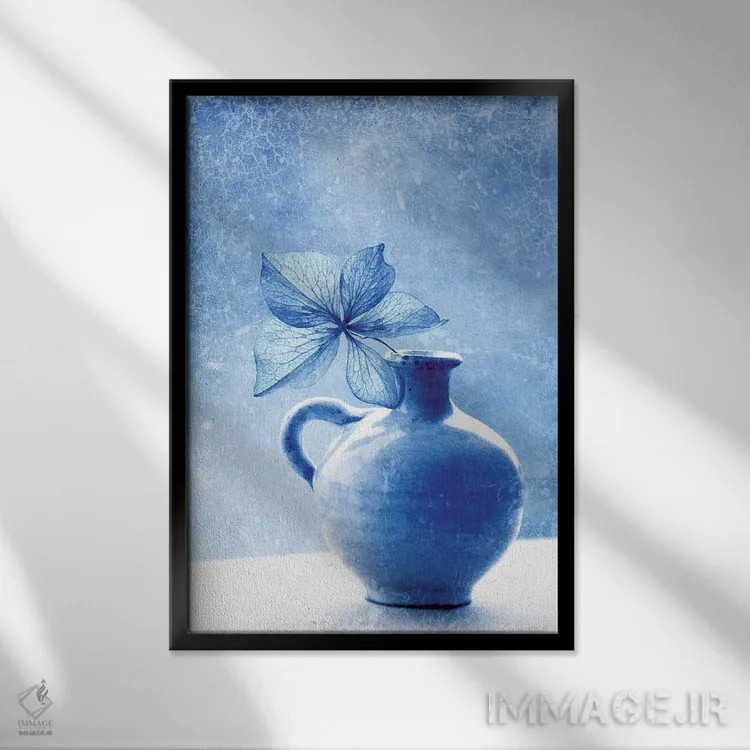 تابلو دکوراتیو طبیعت بی جان هورتنزیا آبی اثر کلودیا دروسرت - نمای قابدار مشکی