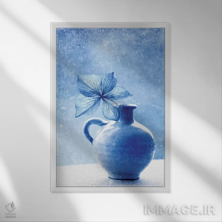 تابلو دکوراتیو طبیعت بی جان هورتنزیا آبی اثر کلودیا دروسرت - نمای قابدار سفید